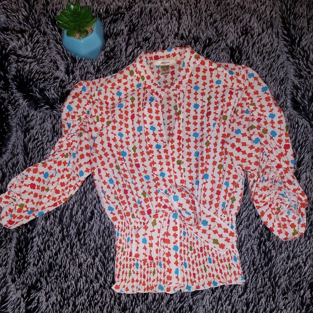 Super cute boutique blouse w elastic waist